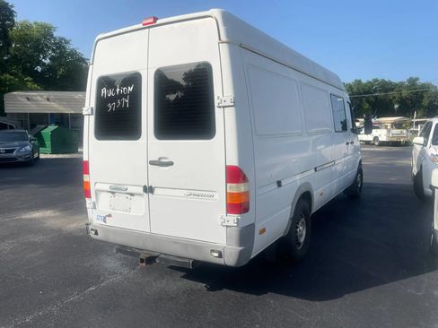 Used 2005 Freightliner Sprinter 2500 RWD image 7