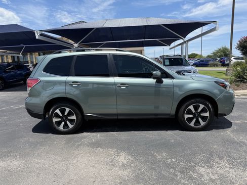 Used 2018 Subaru Forester 2.5i Limited AWD/4WD image 8