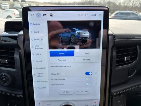 Used 2024 Ford F150 Lightning Platinum image 38