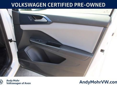Used 2022 Volkswagen Taos SE w/ Panoramic Sunroof Package AWD/4WD image 22