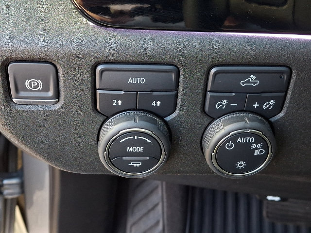 Used 2024 Chevrolet Silverado 1500 LT AWD/4WD image 37