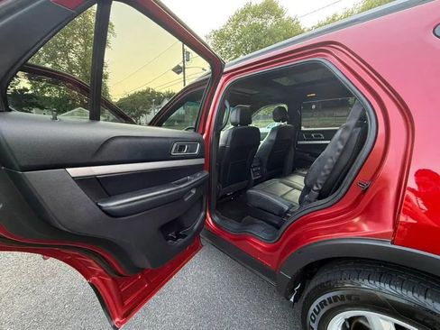 Used 2016 Ford Explorer XLT w/ Equipment Group 202A image 23