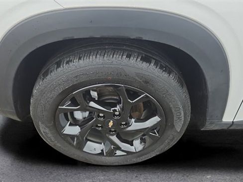 Used 2025 Chevrolet Trax LT w/ LT Convenience Package image 20