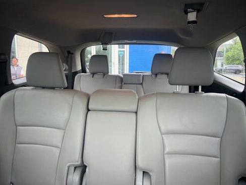 Used 2018 Honda Pilot Touring image 16