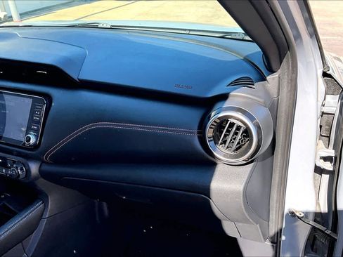 Used 2021 Nissan Kicks SR w/ SR Premium Package image 18