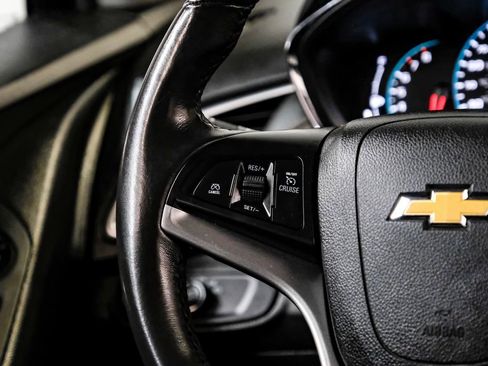 Used 2020 Chevrolet Trax LT w/ LT Convenience Package image 18