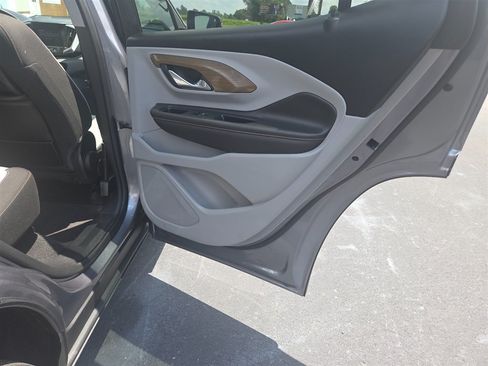 Used 2021 GMC Terrain SLE FWD image 12