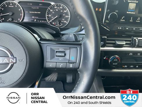 Used 2025 Nissan Pathfinder SL image 16