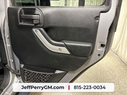 Used 2018 Jeep Wrangler Unlimited Sahara w/ Connectivity Group AWD/4WD image 22
