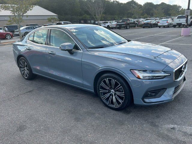 Used 2022 Volvo S60 B5 Inscription AWD/4WD image 1