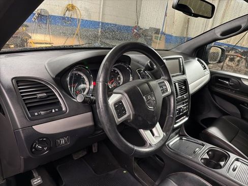 Used 2017 Dodge Grand Caravan GT image 13