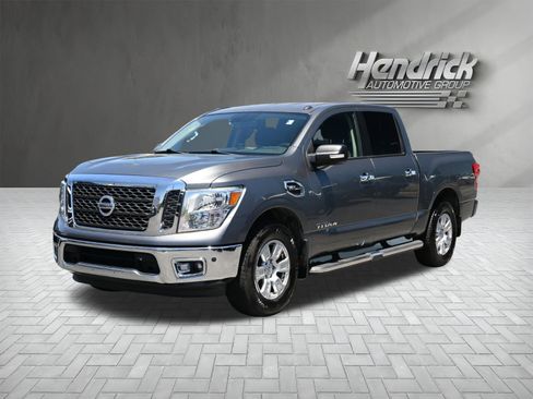 Used 2017 Nissan Titan SV RWD image 5