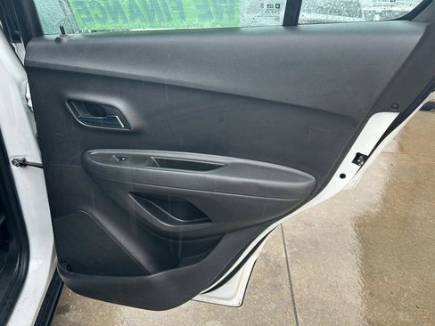 Used 2017 Chevrolet Trax LS image 14