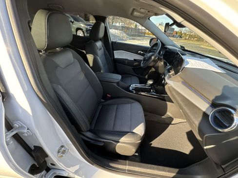 Used 2025 Chevrolet Trax LT image 29
