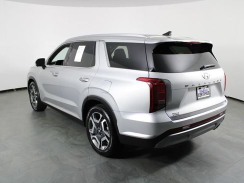 Used 2023 Hyundai Palisade SEL FWD image 4