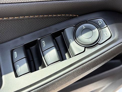 Used 2020 Chevrolet Traverse Premier w/ Redline Edition FWD image 18
