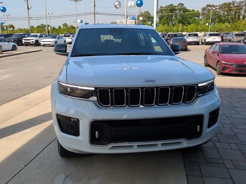 Used 2025 Jeep Grand Cherokee L Overland w/ Advanced Protech Group III AWD/4WD image 4