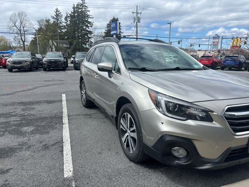 Used 2019 Subaru Outback 2.5i Limited AWD/4WD image 2