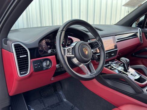 Used 2023 Porsche Cayenne AWD/4WD image 14