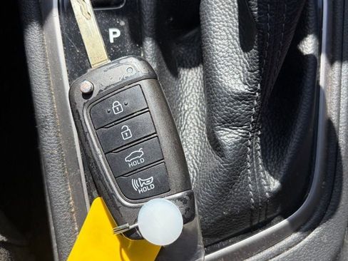Used 2021 Hyundai Accent SE FWD image 13