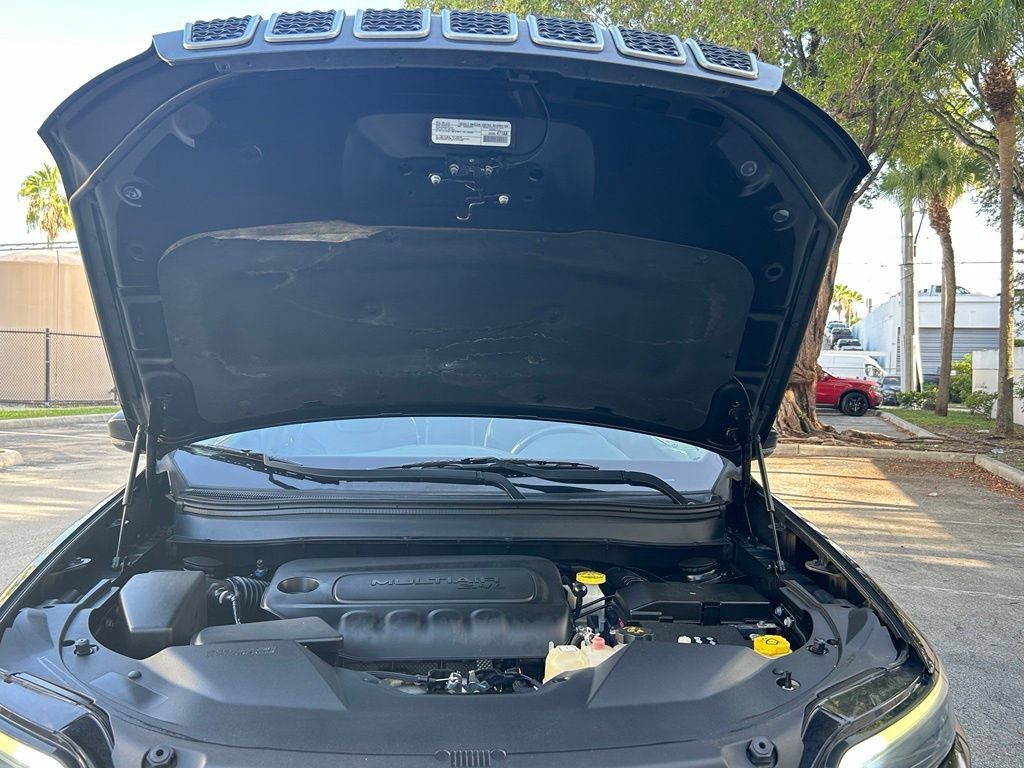 Used 2019 Jeep Cherokee Limited FWD image 27