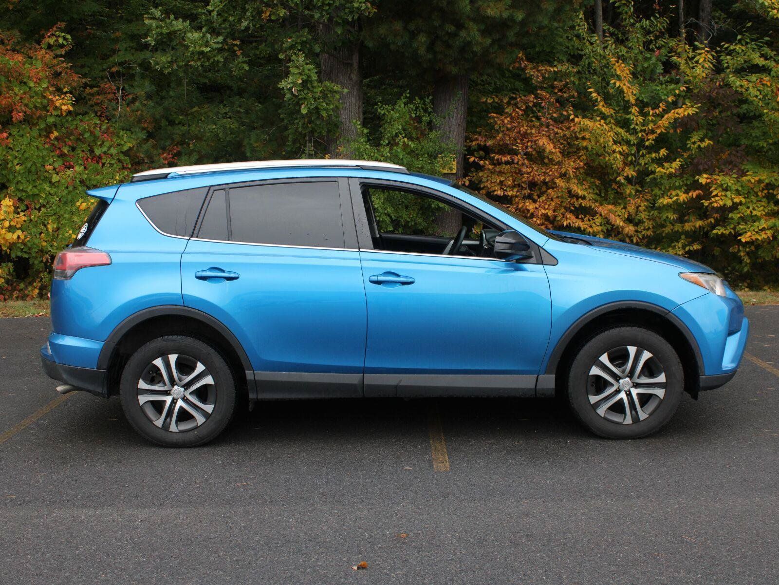 Used 2016 Toyota RAV4 LE AWD/4WD image 4