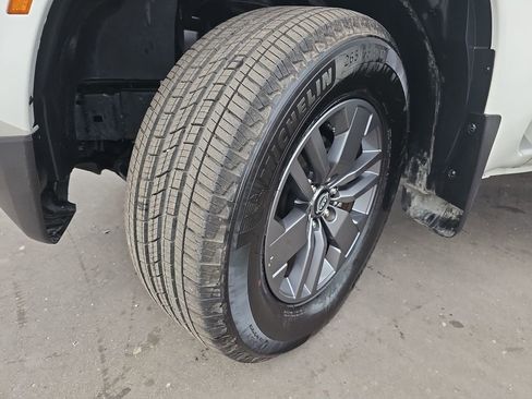 Used 2025 Nissan Frontier SV w/ SV Convenience Package image 33