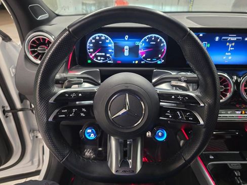 Used 2025 Mercedes-Benz GLB 35 AMG 4MATIC image 18