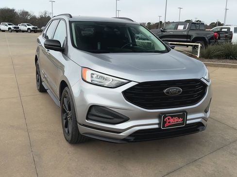 Used 2024 Ford Edge SE w/ Black Appearance Package AWD/4WD image 4