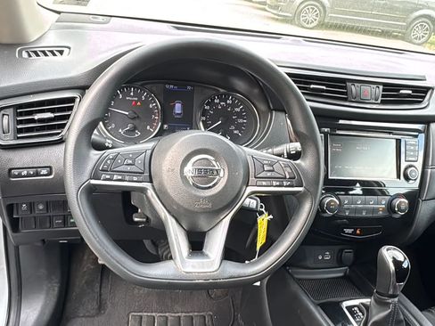 Used 2019 Nissan Rogue S image 9