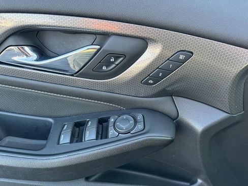 Used 2023 Chevrolet Traverse Premier image 19