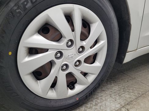 Used 2019 Hyundai Elantra SE w/ Cargo Package FWD image 31