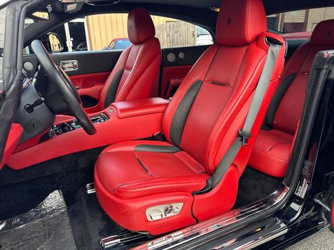 Used 2017 Rolls-Royce Wraith RWD image 5