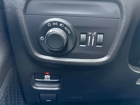 Used 2023 Jeep Grand Cherokee L Laredo AWD/4WD image 8