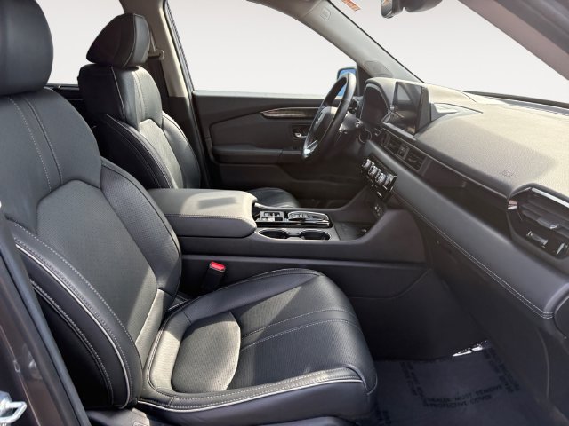 Used 2025 Honda Pilot Elite image 14