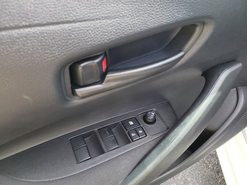 Used 2025 Toyota Corolla LE image 17