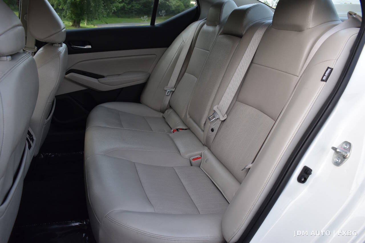 Used 2021 Nissan Altima 2.5 Platinum AWD/4WD image 14
