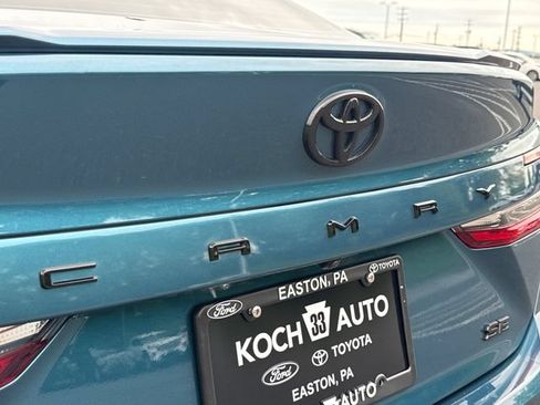 Used 2025 Toyota Camry SE w/ Convenience Package FWD image 17