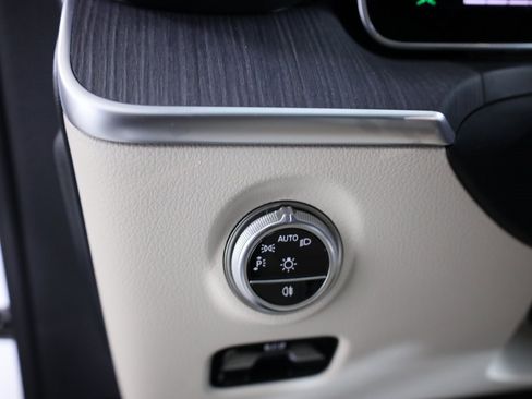 Certified 2025 Mercedes-Benz C 300 4MATIC Sedan image 10