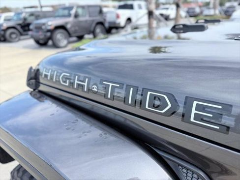Certified 2025 Jeep Gladiator High Tide image 5