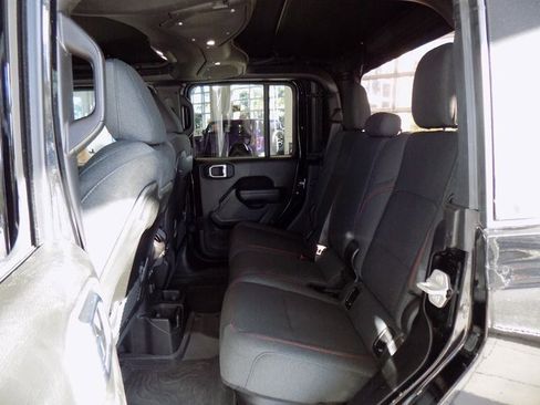 Certified 2024 Jeep Gladiator Rubicon w/ Technology Group image 31