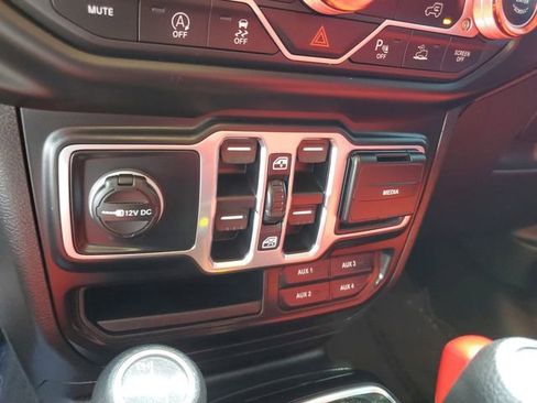 Used 2021 Jeep Gladiator Sport image 21