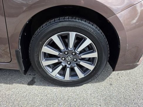 Used 2018 Toyota Sienna LE AWD/4WD image 12