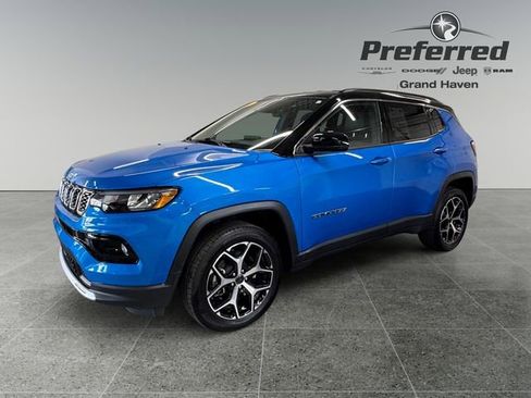 Used 2025 Jeep Compass Limited AWD/4WD image 10
