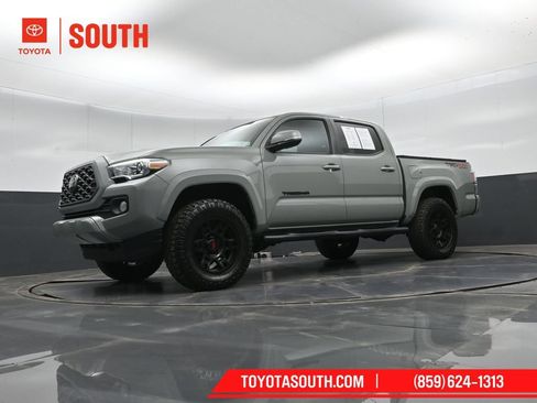 Used 2022 Toyota Tacoma TRD Sport w/ TRD Premium Sport Package AWD/4WD image 38