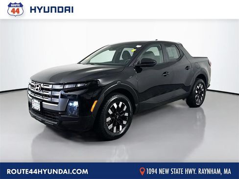 Used 2025 Hyundai Santa Cruz SE AWD/4WD image 1