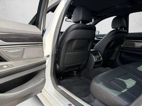 Used 2019 BMW 740i w/ M Sport Package RWD image 21