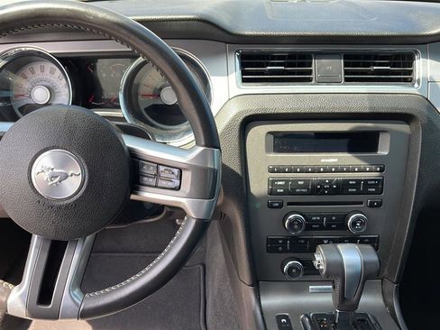 Used 2011 Ford Mustang Premium w/ 202A Rapid Spec Order Code RWD image 4