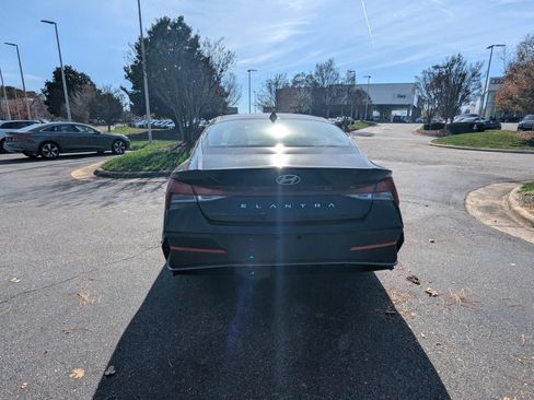 Used 2024 Hyundai Elantra SEL image 6