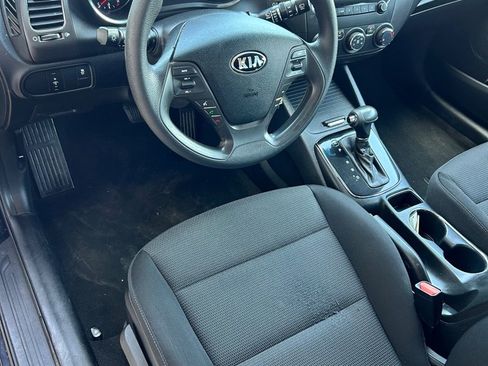 Used 2017 Kia Forte LX FWD image 7